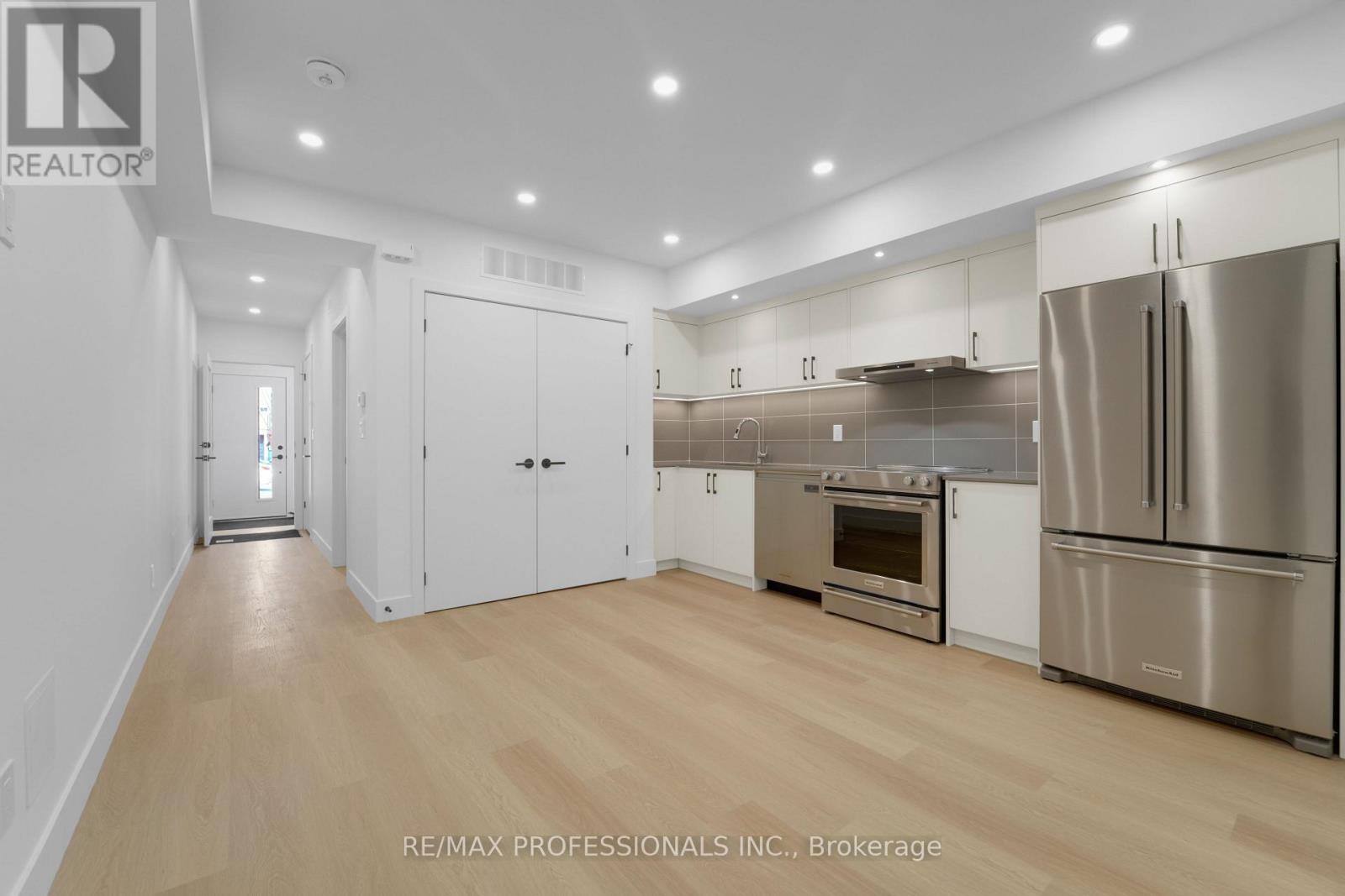 A - 47 Morningside Avenue, Toronto, Ontario  M6S 1C6 - Photo 12 - W12573706