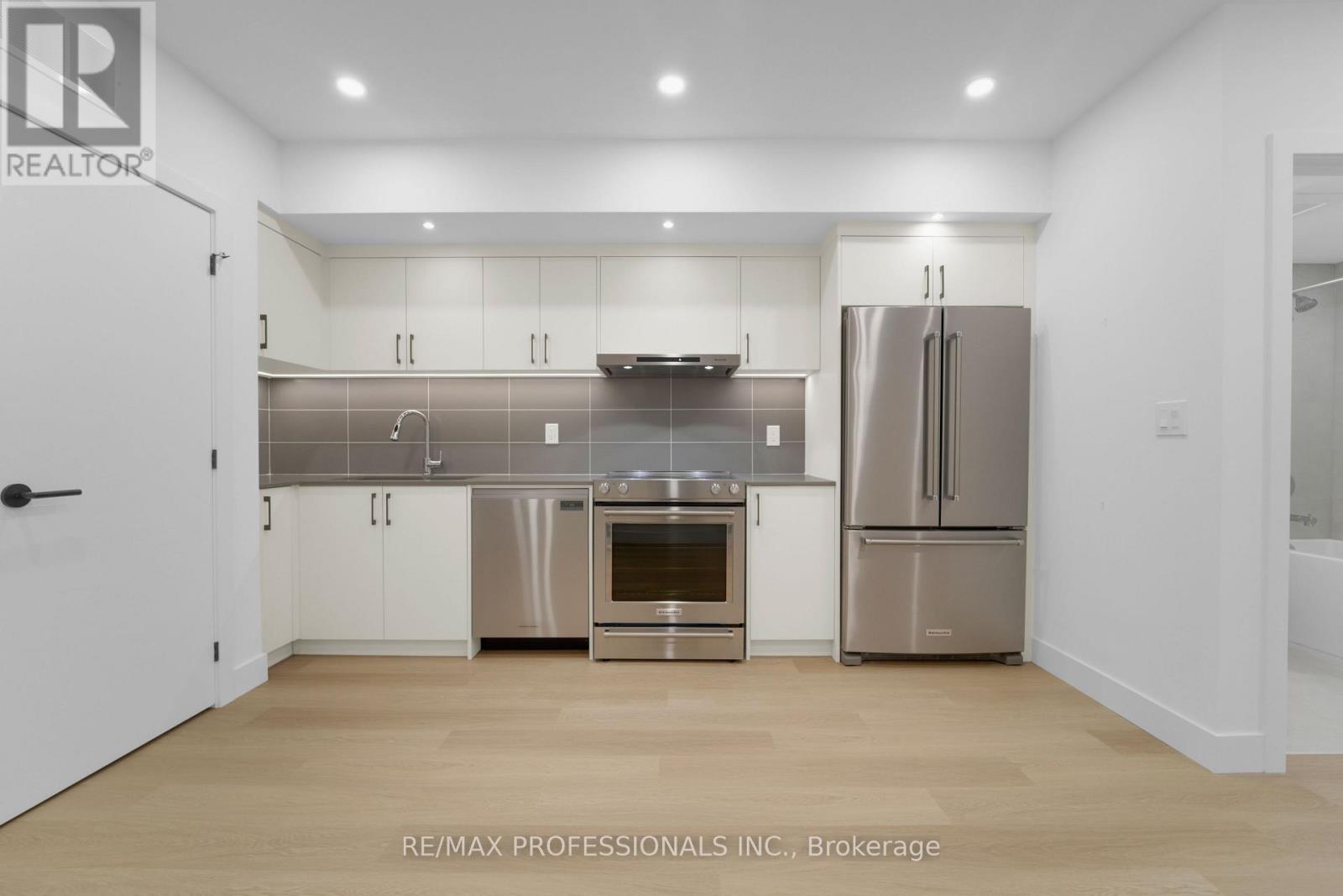 A - 47 Morningside Avenue, Toronto, Ontario  M6S 1C6 - Photo 14 - W12573706