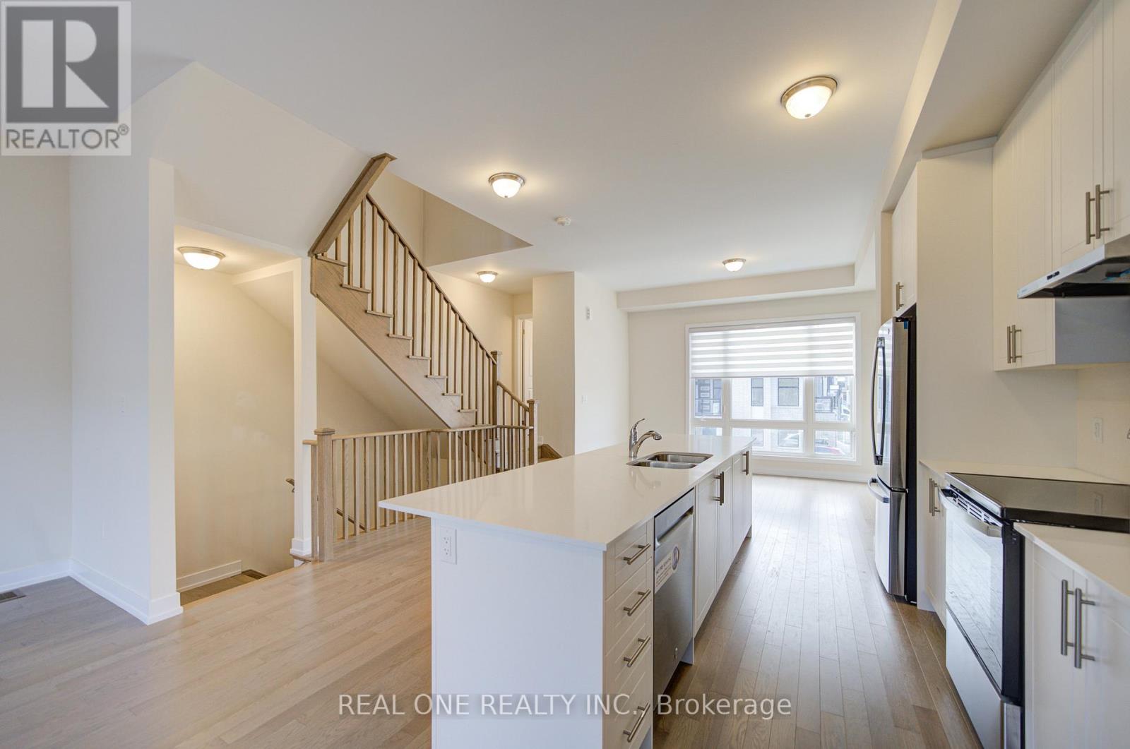 3073 Welsman Gardens, Oakville, Ontario  L6H 7Z2 - Photo 5 - W12561170