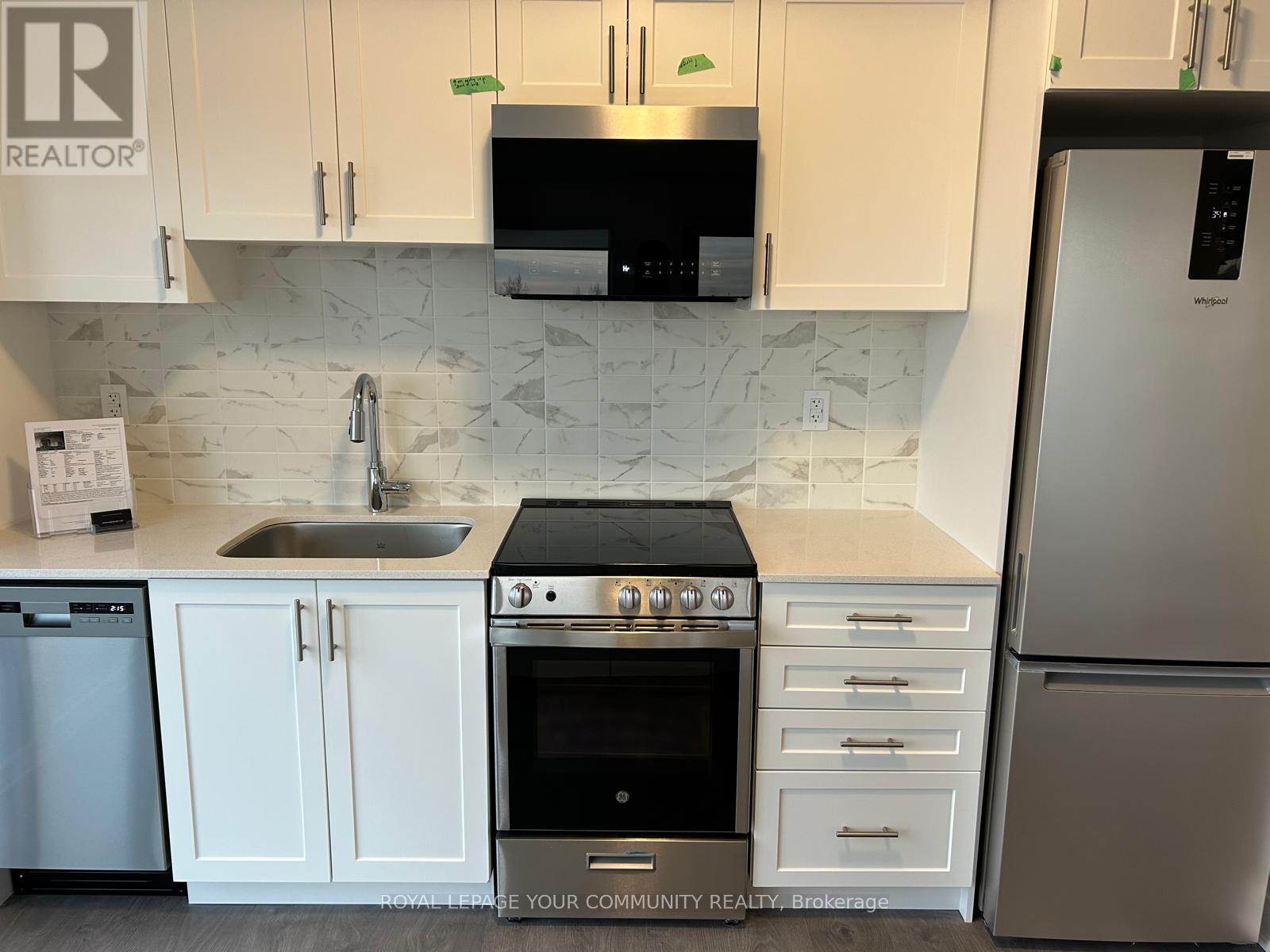 B708 - 715 Davis Drive, Newmarket, Ontario  L3Y 0J2 - Photo 4 - N12571582