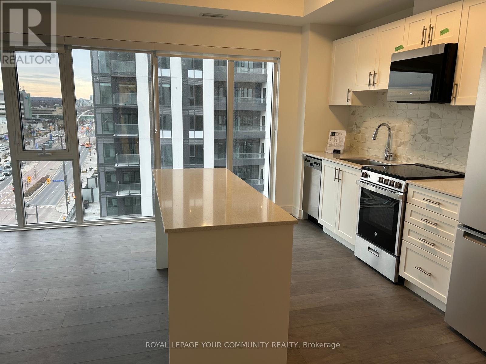 B708 - 715 Davis Drive, Newmarket, Ontario  L3Y 0J2 - Photo 5 - N12571582