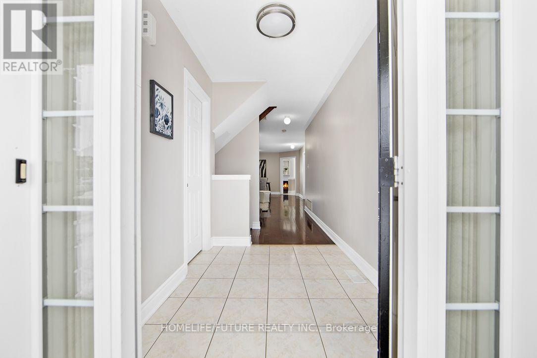 39 Harkness Drive, Whitby, Ontario  L1R 0C5 - Photo 4 - E12573740