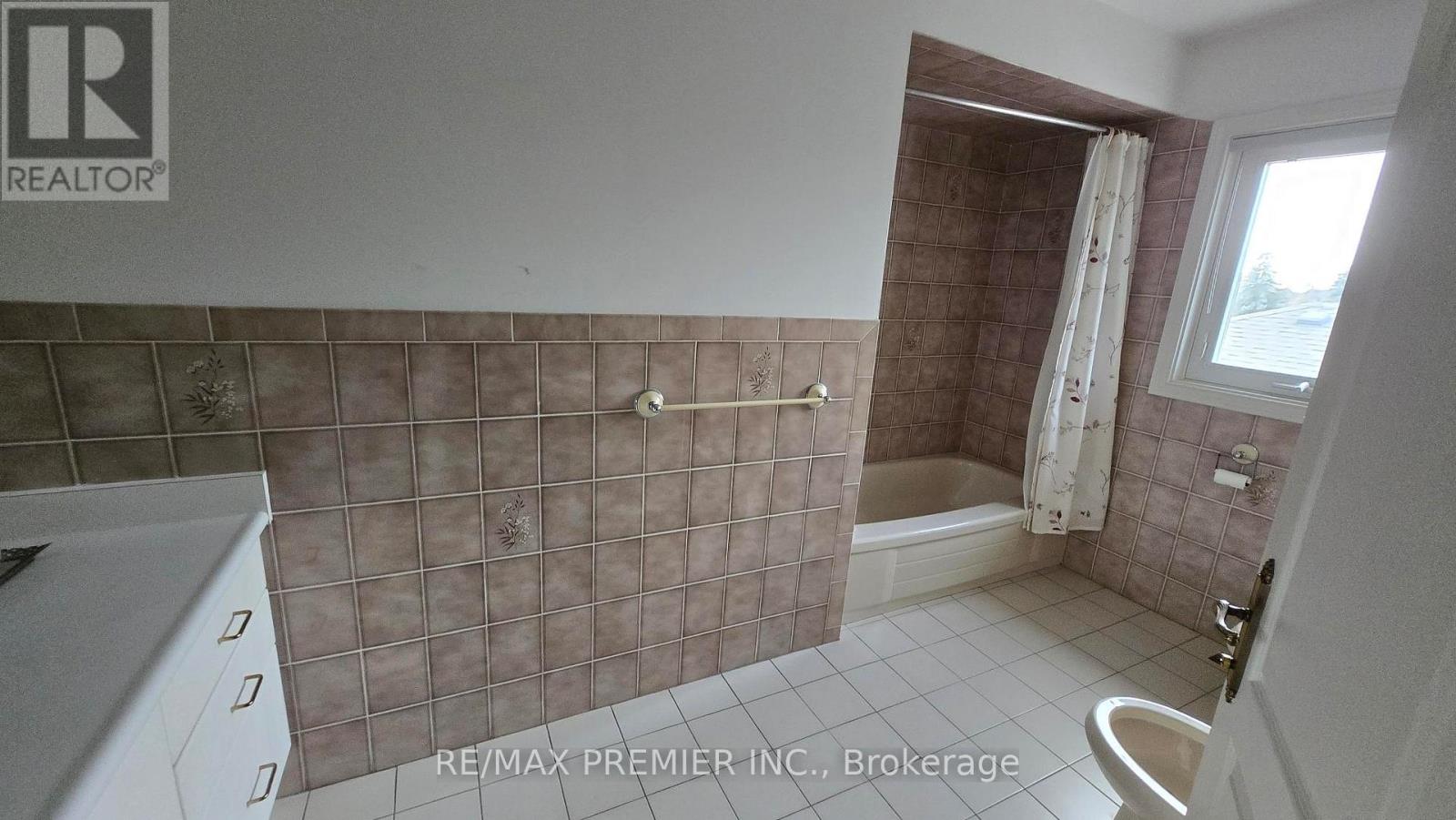 36 Railway Street, Vaughan, Ontario  L6A 1P7 - Photo 12 - N12573774