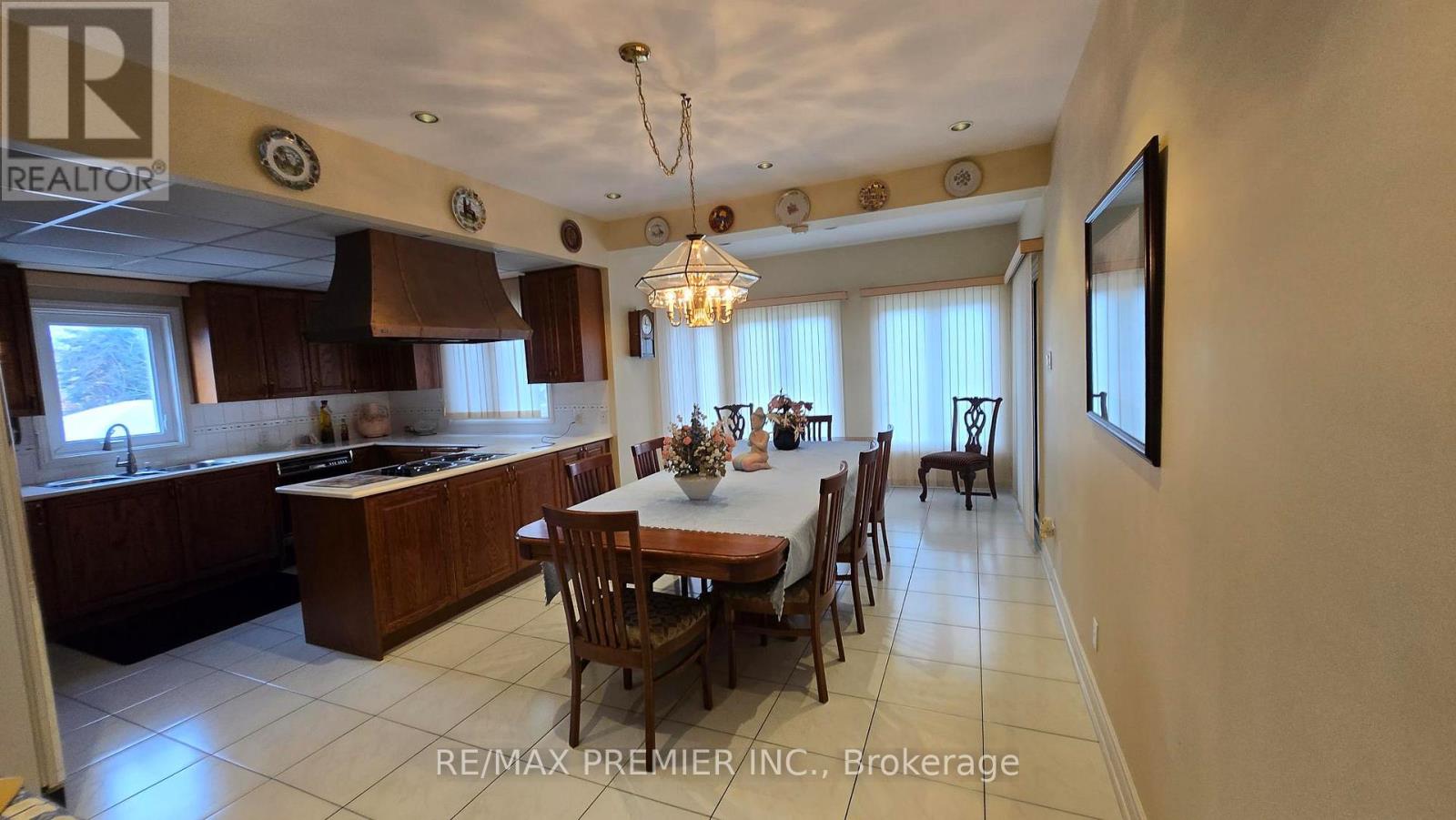 36 Railway Street, Vaughan, Ontario  L6A 1P7 - Photo 3 - N12573774