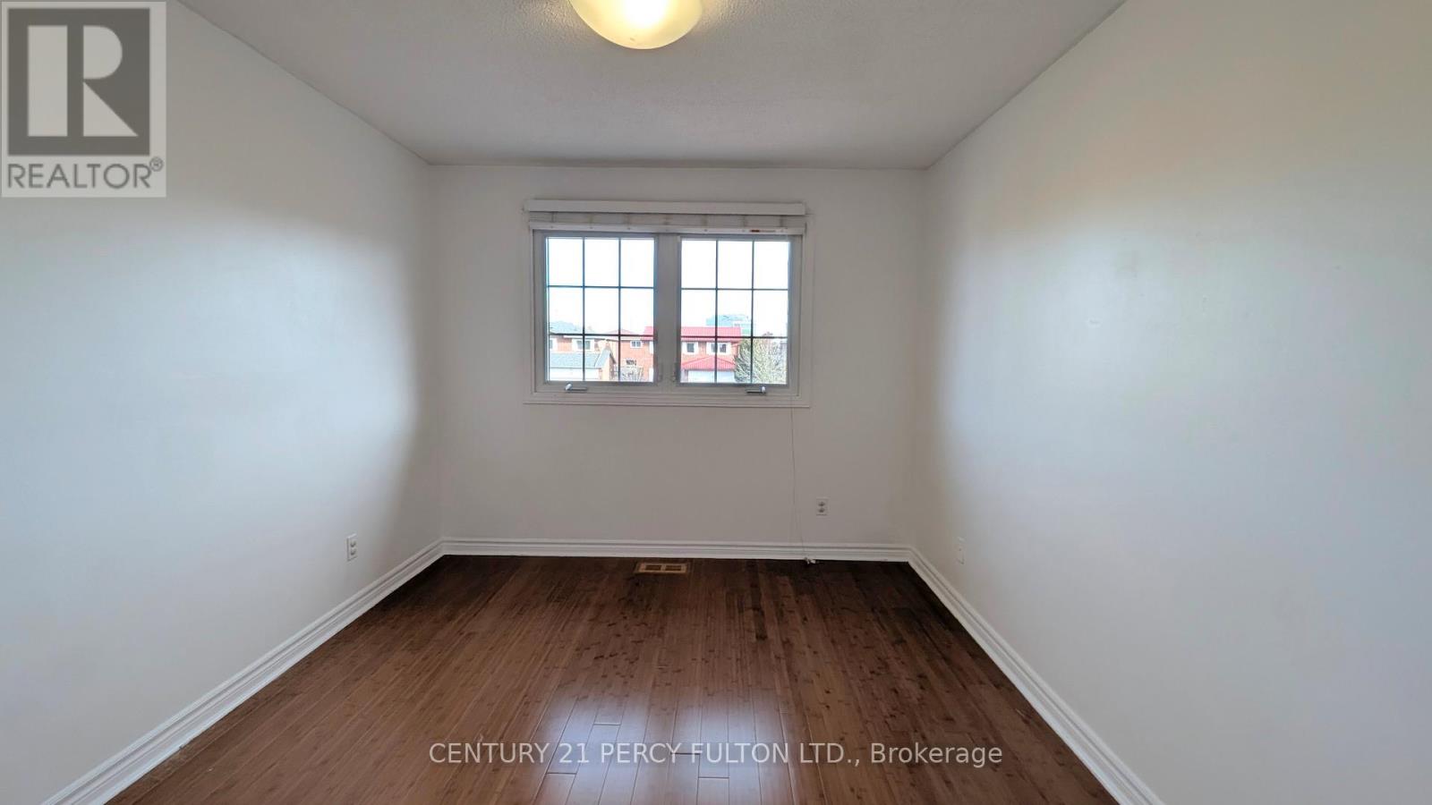 1339 Quinpool Court, Mississauga, Ontario  L5C 4J3 - Photo 10 - W12573734