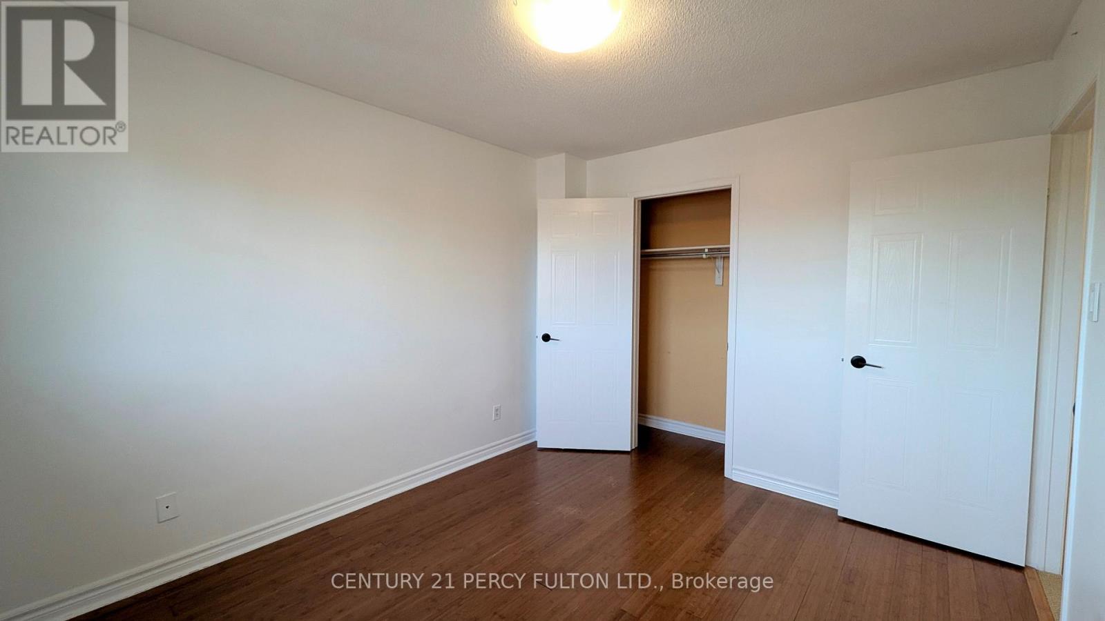 1339 Quinpool Court, Mississauga, Ontario  L5C 4J3 - Photo 12 - W12573734