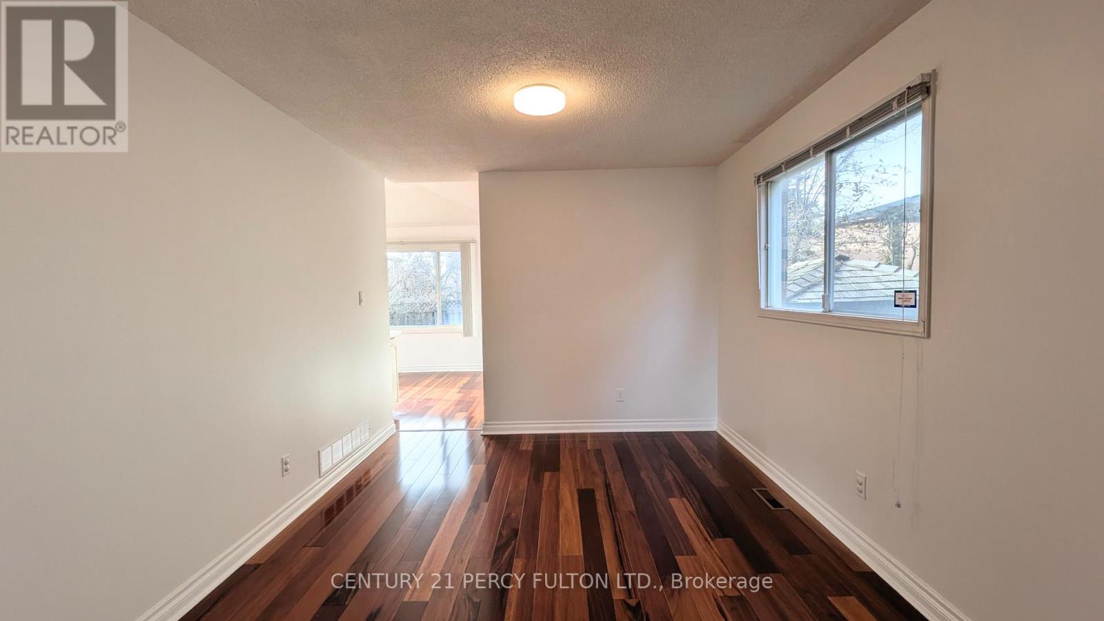 1339 Quinpool Court, Mississauga, Ontario  L5C 4J3 - Photo 14 - W12573734