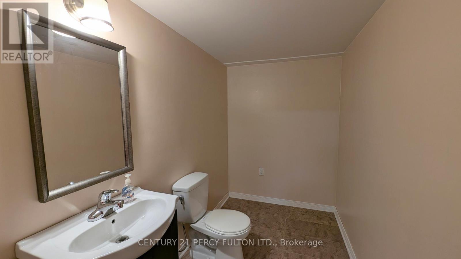 1339 Quinpool Court, Mississauga, Ontario  L5C 4J3 - Photo 35 - W12573734
