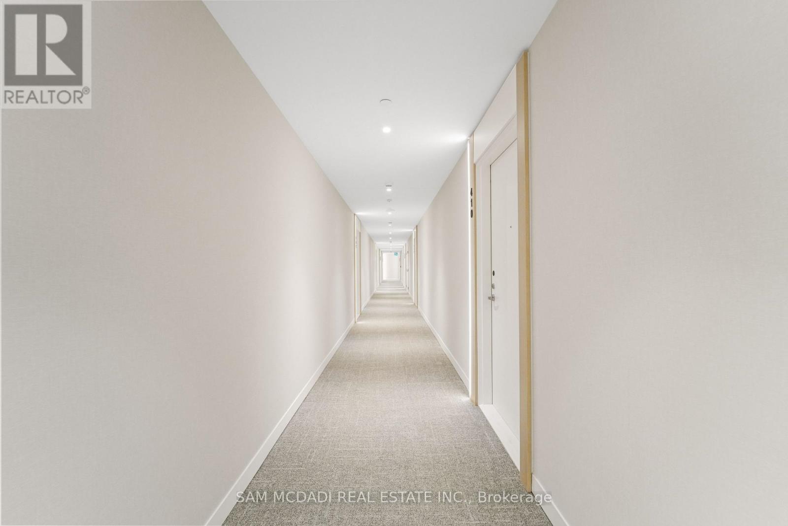 402 - 251 Masonry Way, Mississauga, Ontario L5H 0B2 - Photo 2 - W12573738