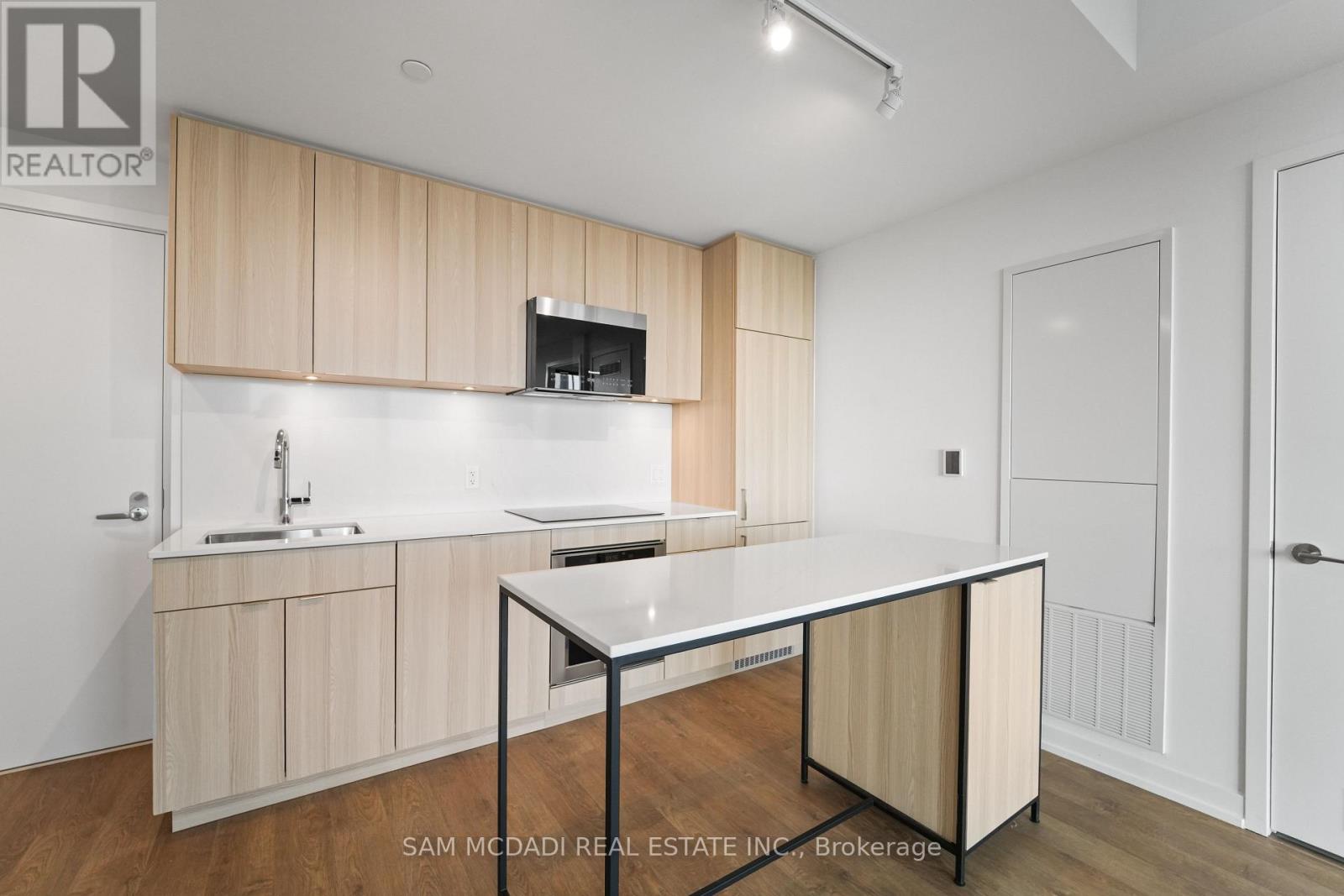 402 - 251 Masonry Way, Mississauga, Ontario L5H 0B2 - Photo 4 - W12573738