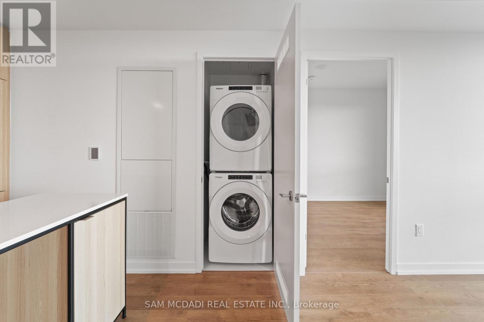 402 - 251 Masonry Way, Mississauga, Ontario L5H 0B2 - Photo 8 - W12573738