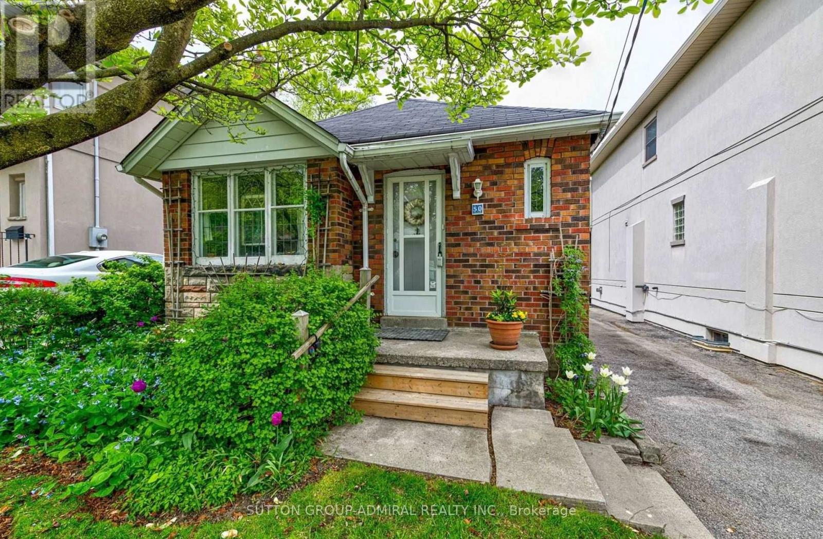 50 Cardiff Road, Toronto, Ontario  M4P 2P2 - Photo 7 - C12537832