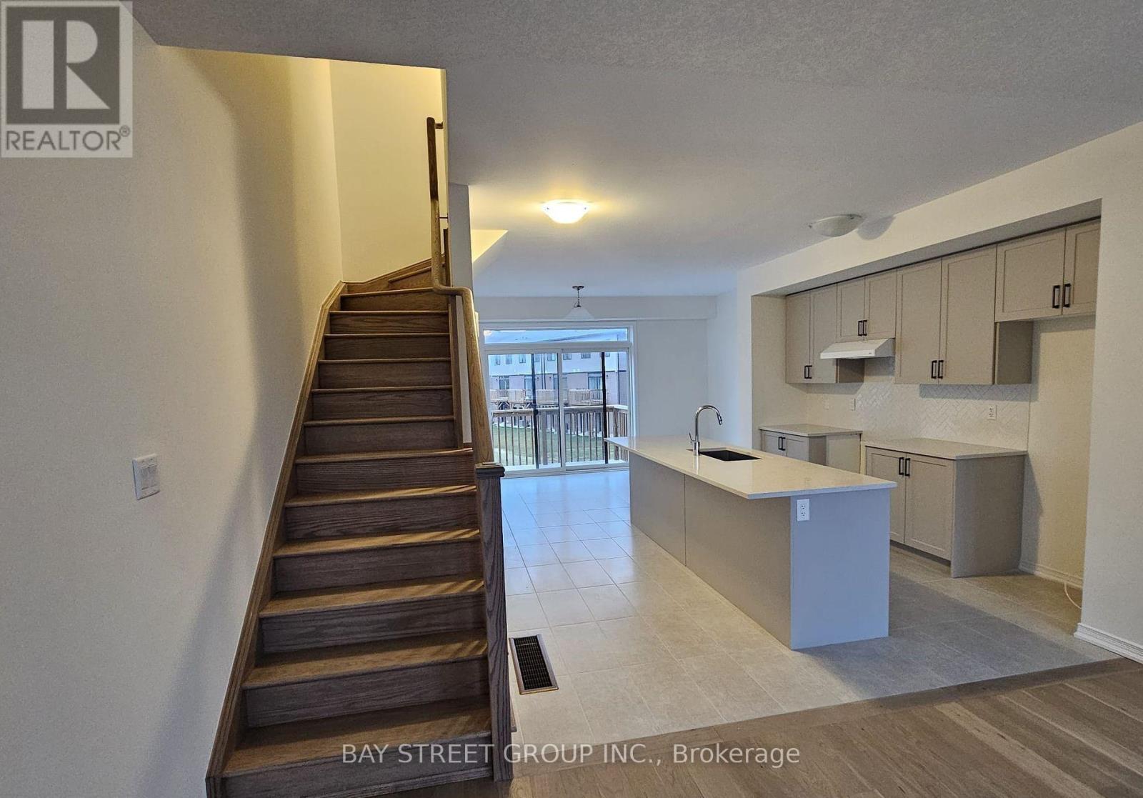 59 Bellhouse Avenue, Brantford, Ontario  N3T 0W2 - Photo 3 - X12573720