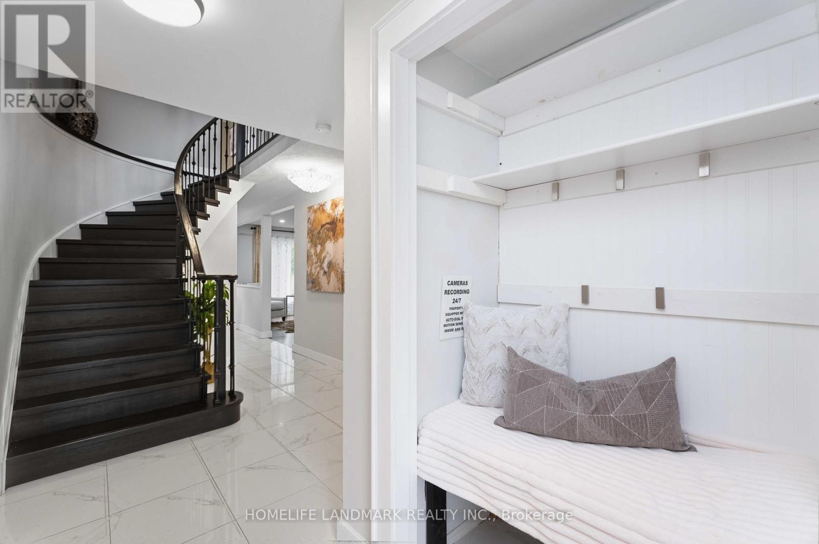 15 Anita Court, Hamilton, Ontario L8W 3A5 - Photo 5 - X12573736