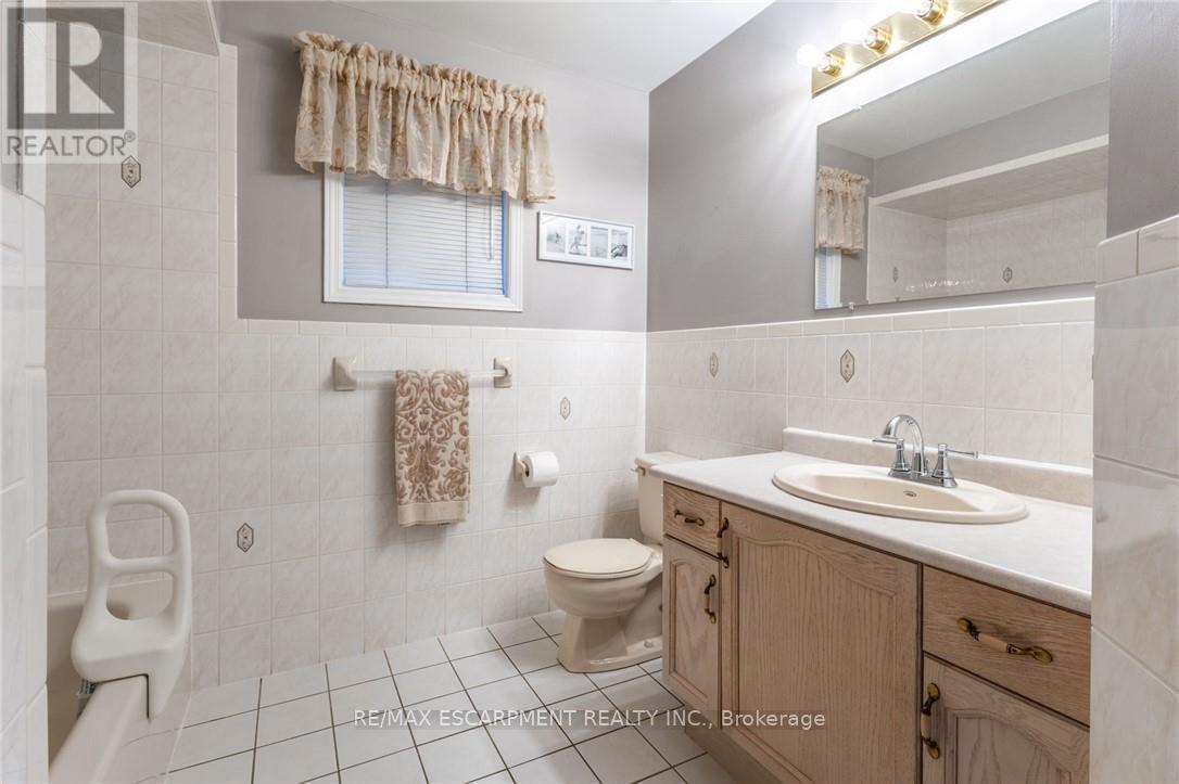 42 Hillgarden Drive, Hamilton, Ontario  L8J 3R3 - Photo 27 - X12573748