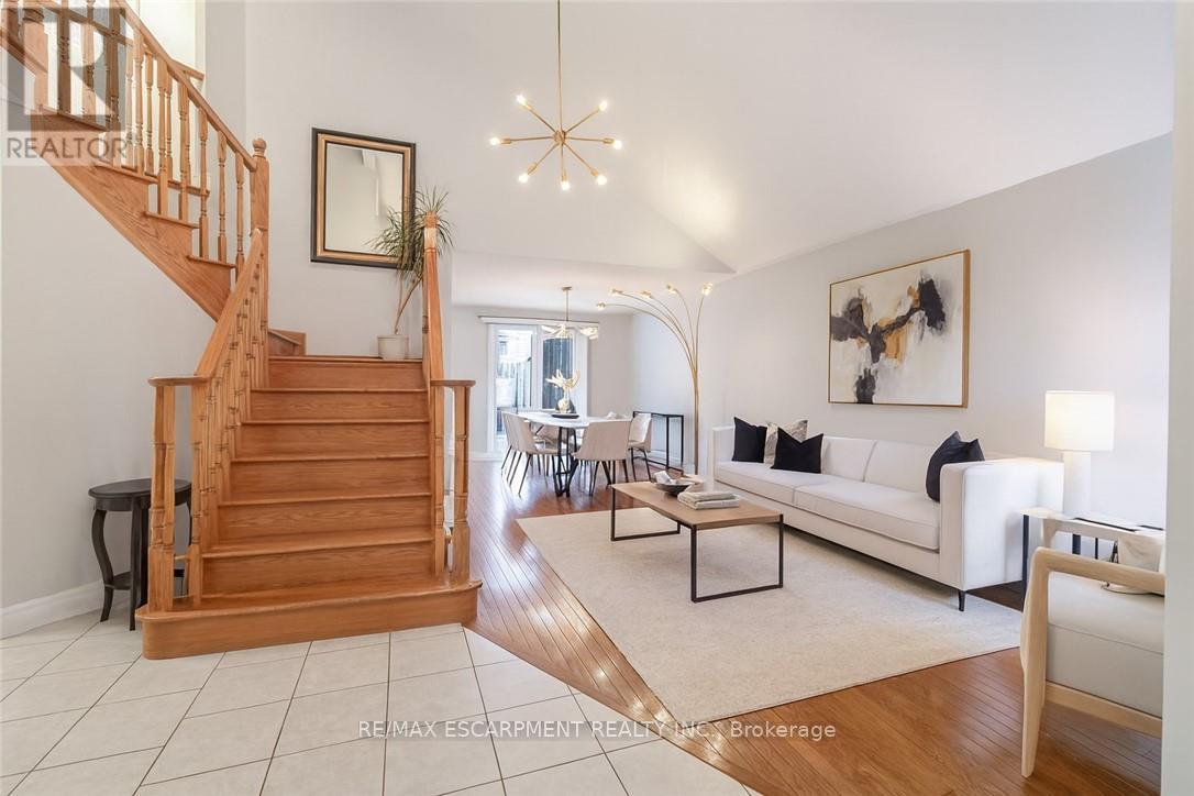 42 Hillgarden Drive, Hamilton, Ontario  L8J 3R3 - Photo 6 - X12573748