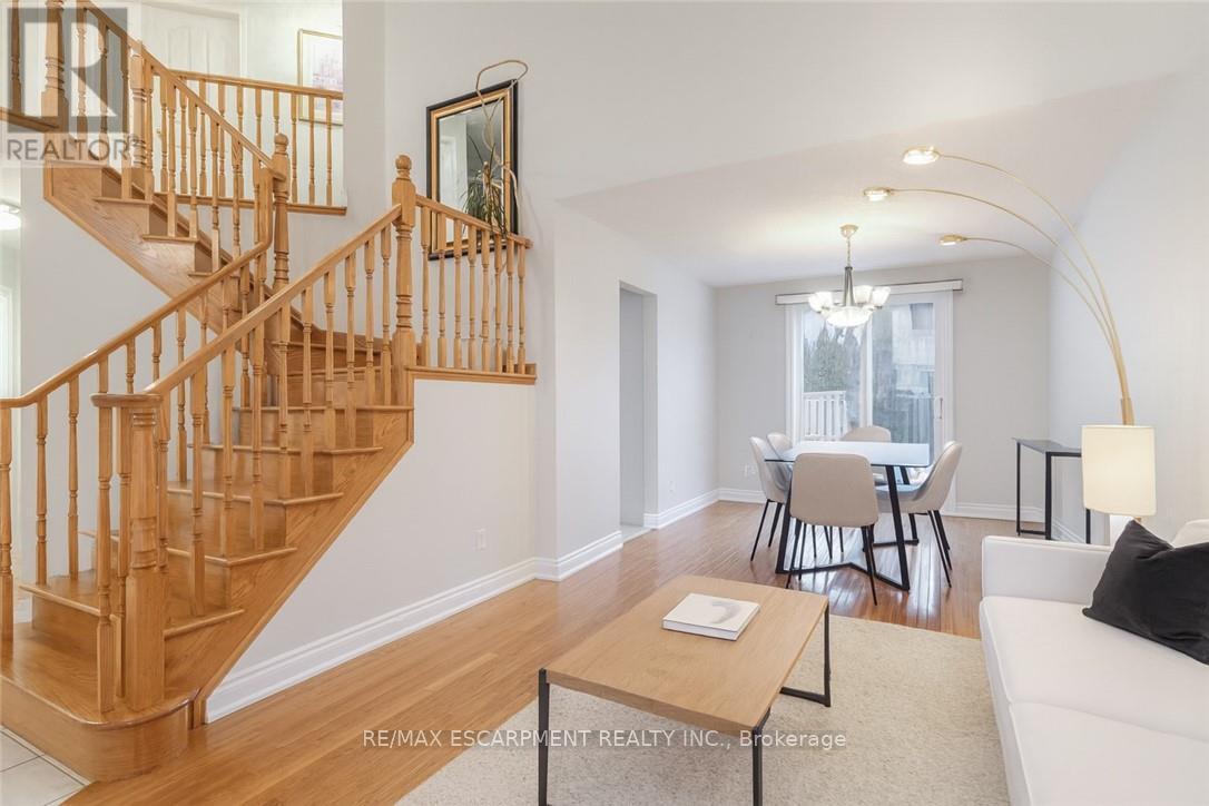 42 Hillgarden Drive, Hamilton, Ontario  L8J 3R3 - Photo 7 - X12573748