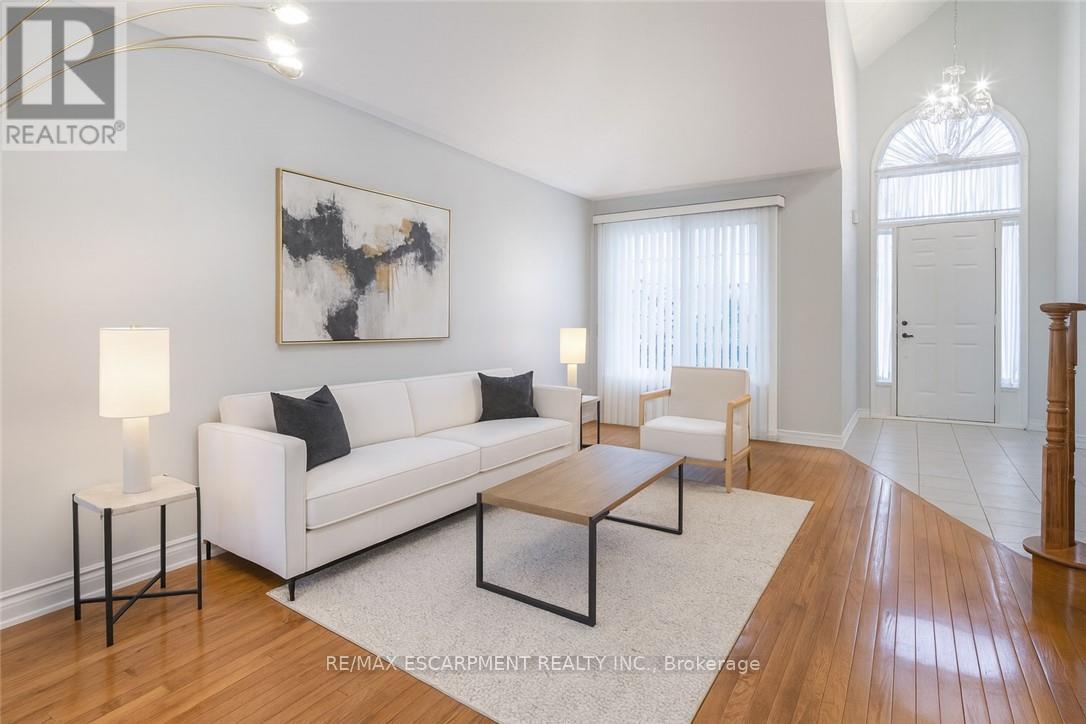 42 Hillgarden Drive, Hamilton, Ontario  L8J 3R3 - Photo 8 - X12573748