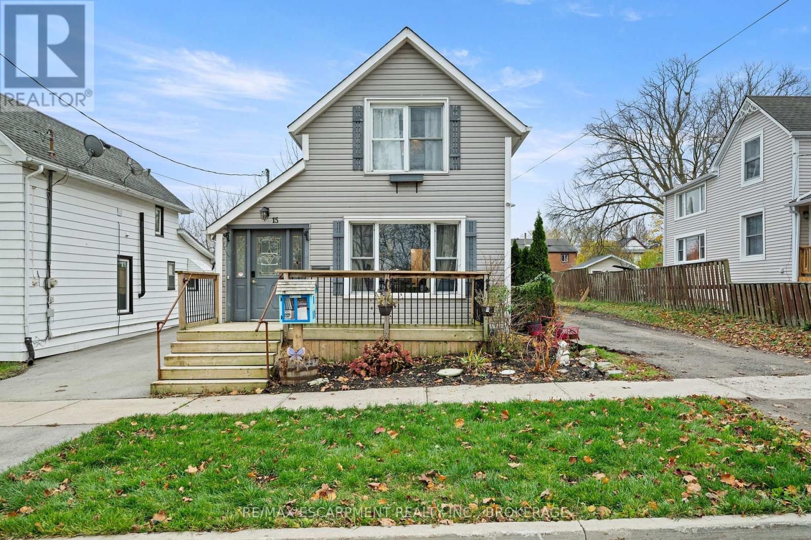 15 Phipps Street, Fort Erie, Ontario  L2A 2V1 - Photo 1 - X12553516