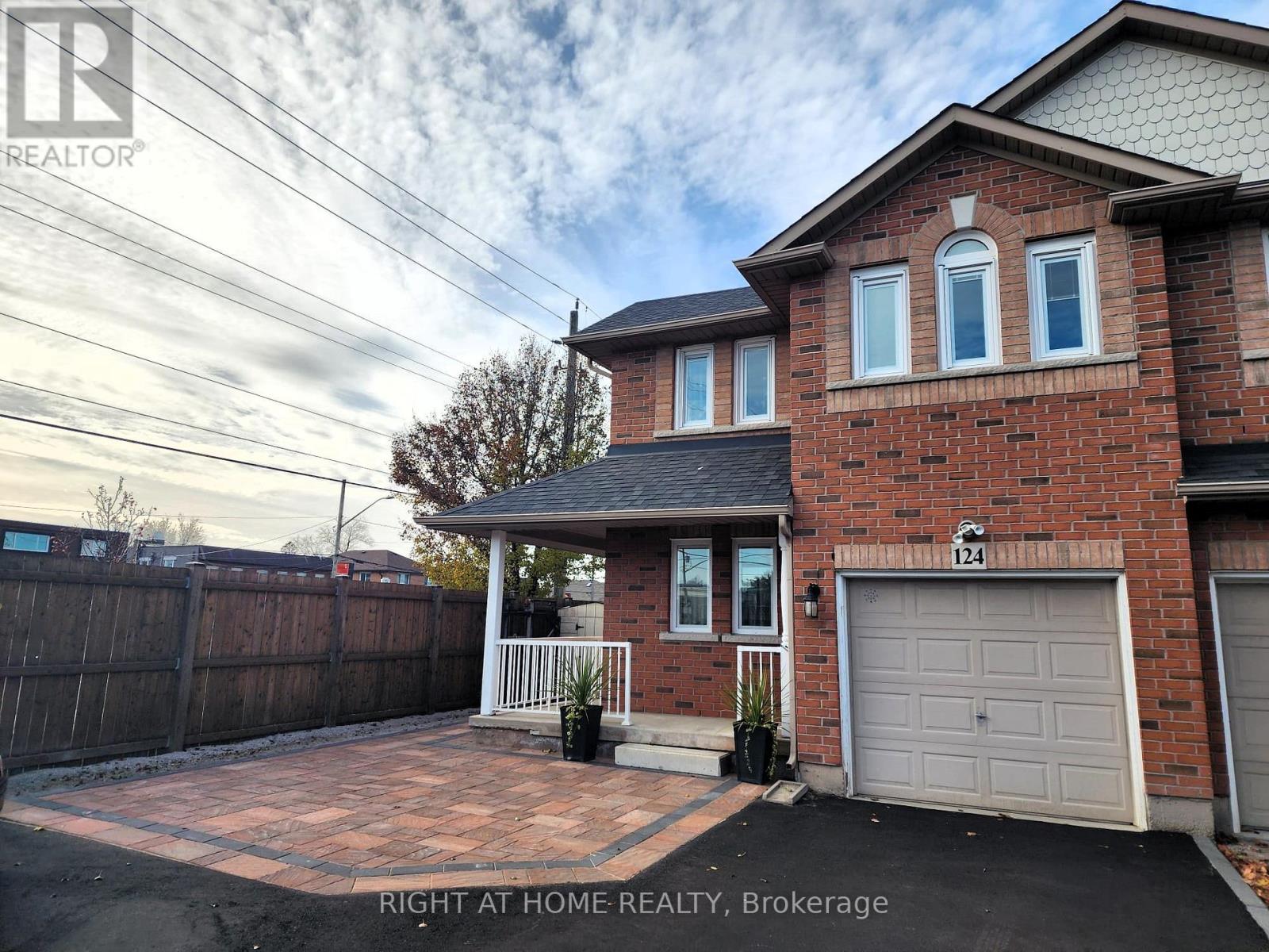 124 Peachwood Crescent, Hamilton, Ontario  L8E 5Z8 - Photo 2 - X12491054