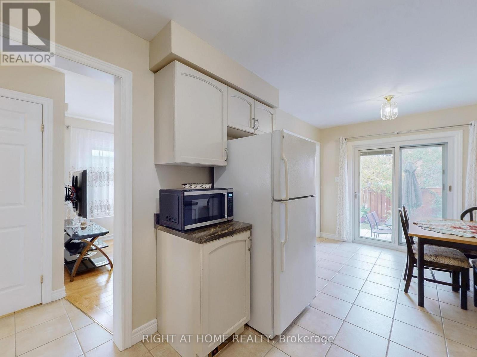 124 Peachwood Crescent, Hamilton, Ontario  L8E 5Z8 - Photo 12 - X12491054