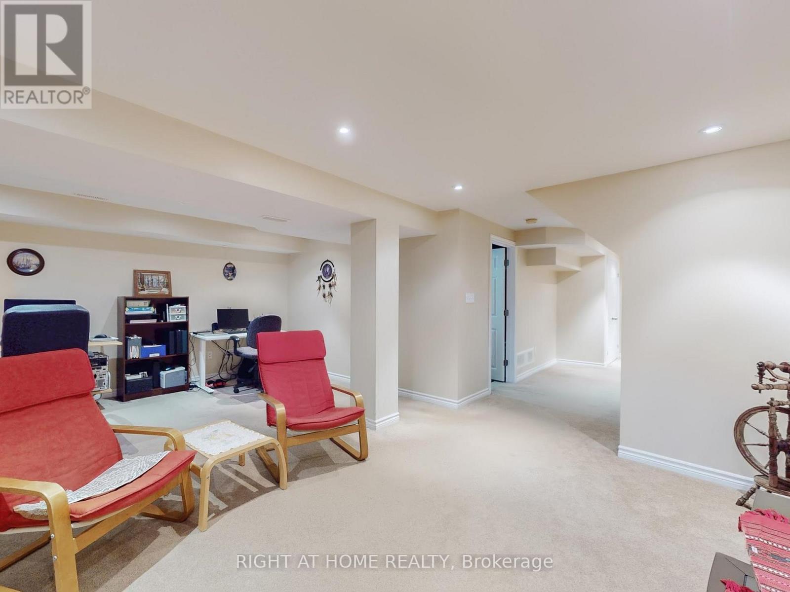 124 Peachwood Crescent, Hamilton, Ontario  L8E 5Z8 - Photo 38 - X12491054