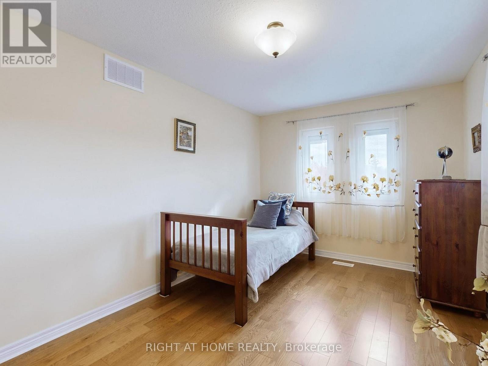 124 Peachwood Crescent, Hamilton, Ontario  L8E 5Z8 - Photo 31 - X12491054