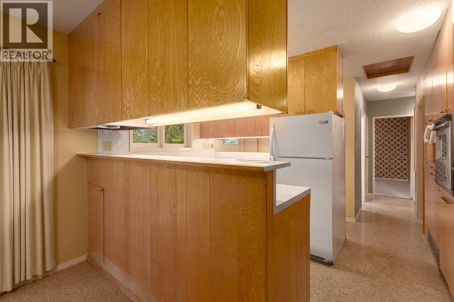 6390 Winch Street, Burnaby, British Columbia  V5B 2L3 - Photo 10 - R3069869