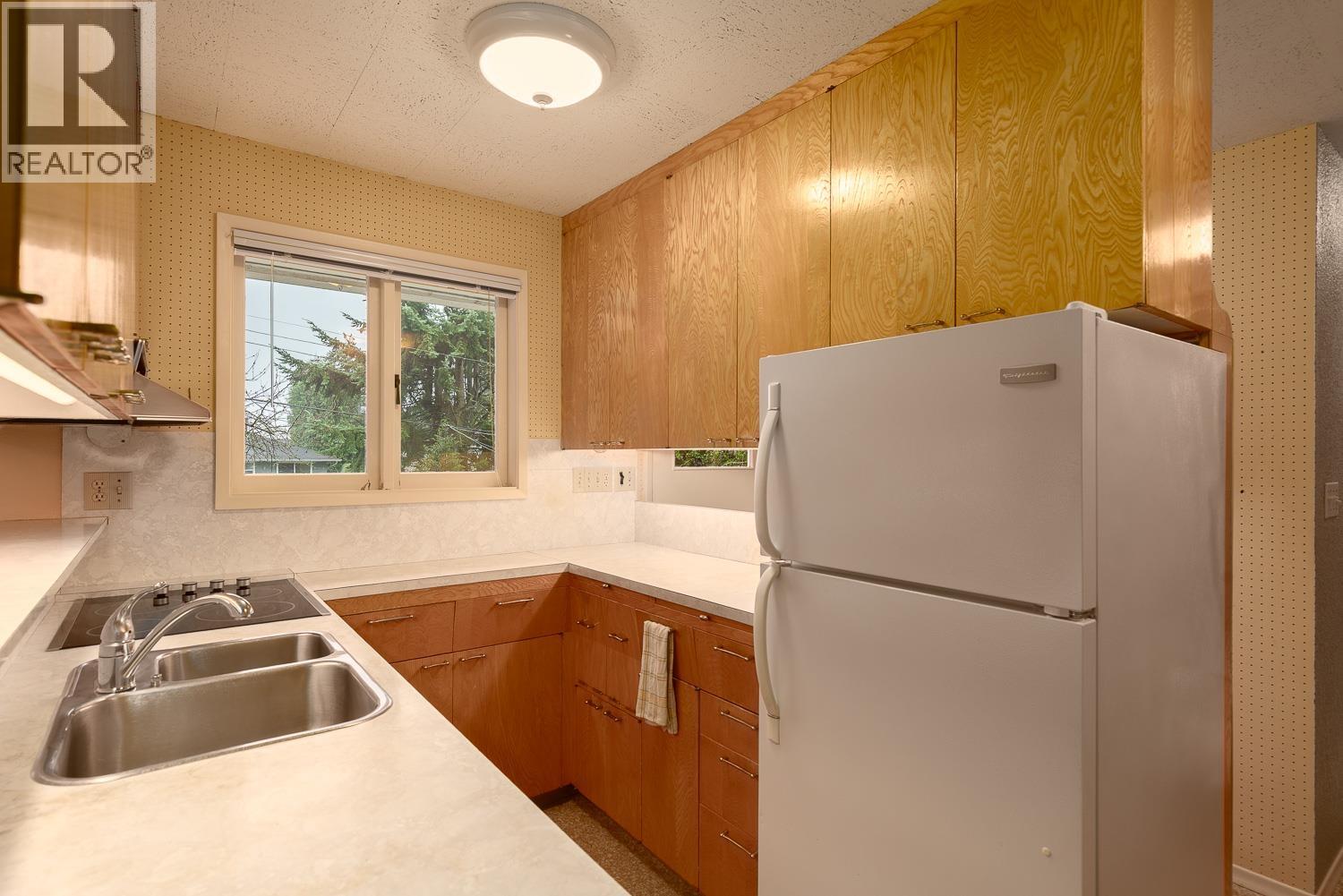 6390 Winch Street, Burnaby, British Columbia  V5B 2L3 - Photo 12 - R3069869