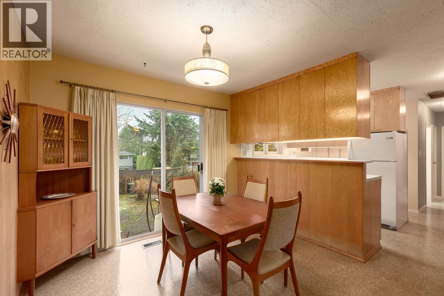 6390 Winch Street, Burnaby, British Columbia  V5B 2L3 - Photo 6 - R3069869