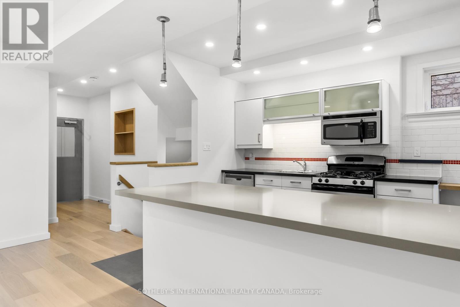 Main - 301 Euclid Avenue, Toronto, Ontario M6J 2K1 - Photo 9 - C12573282