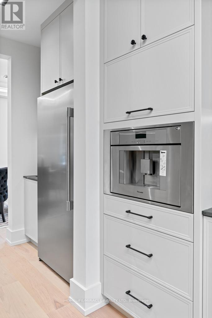 282 Maurice Drive, Oakville, Ontario L6K 2X3 - Photo 10 - W12573744