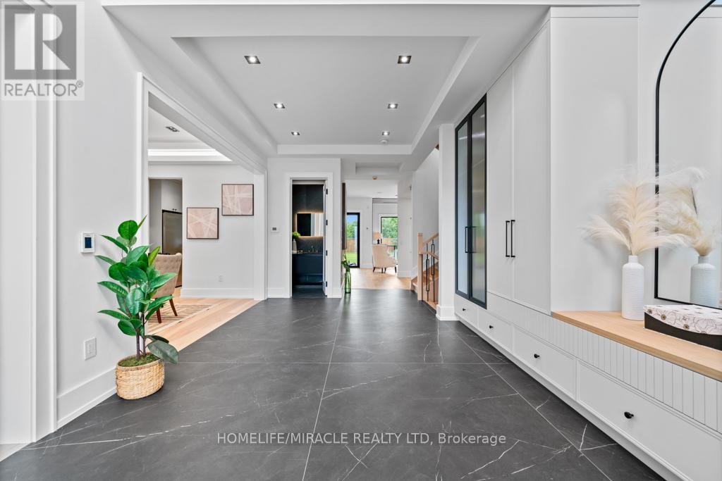 282 Maurice Drive, Oakville, Ontario L6K 2X3 - Photo 14 - W12573744