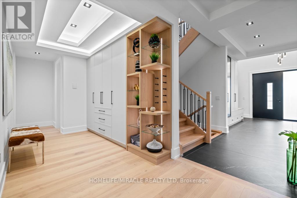 282 Maurice Drive, Oakville, Ontario L6K 2X3 - Photo 19 - W12573744