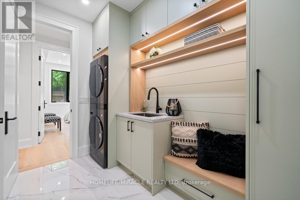 282 Maurice Drive, Oakville, Ontario L6K 2X3 - Photo 30 - W12573744