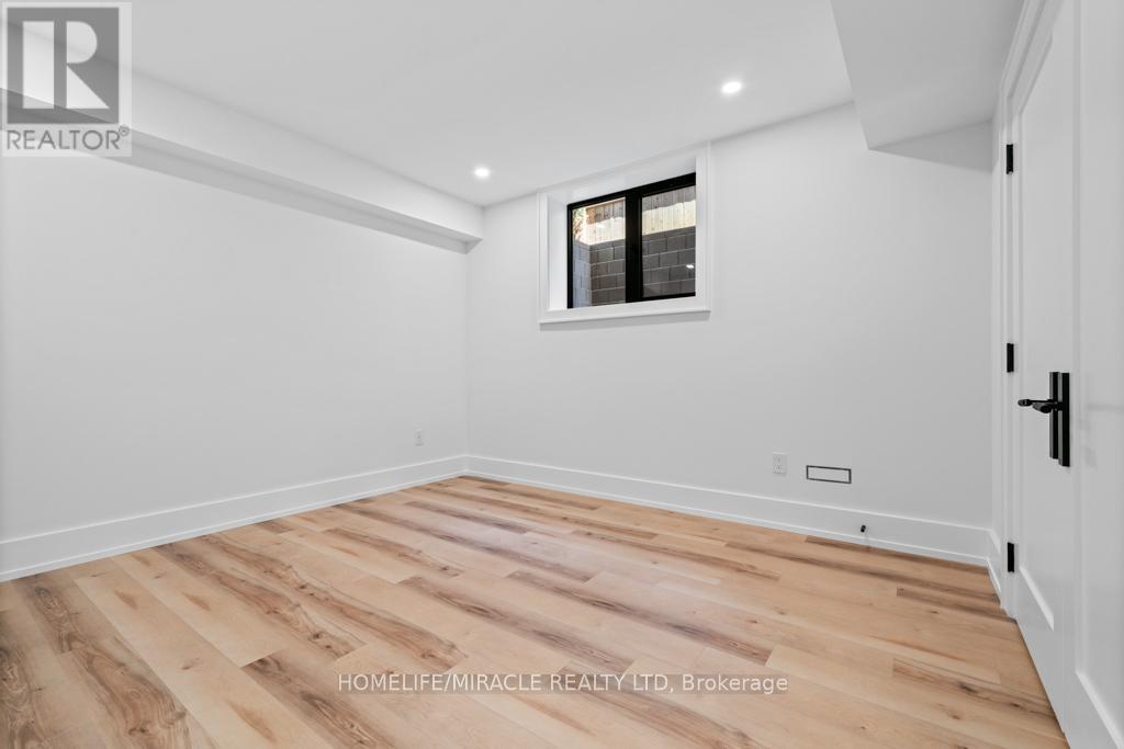 282 Maurice Drive, Oakville, Ontario L6K 2X3 - Photo 8 - W12573744