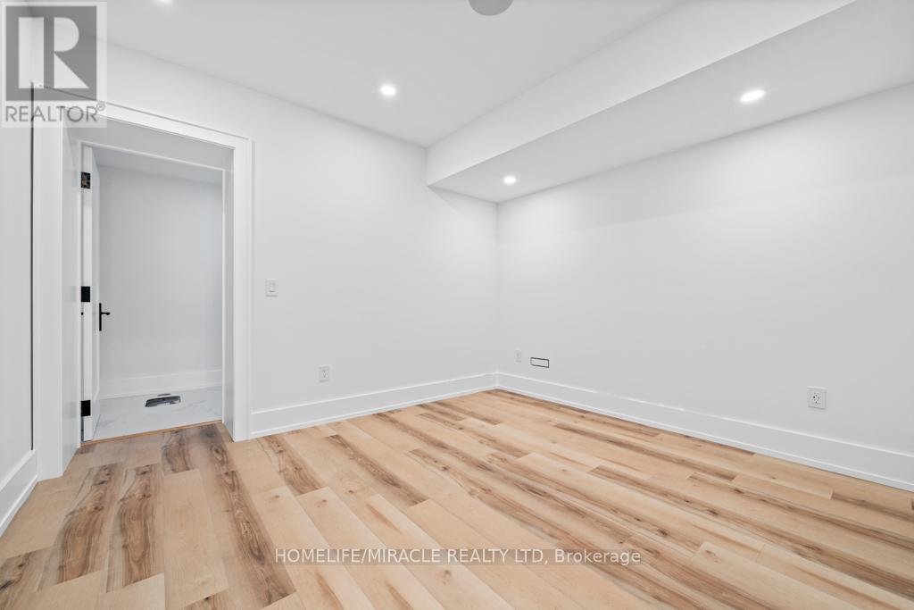 282 Maurice Drive, Oakville, Ontario L6K 2X3 - Photo 9 - W12573744