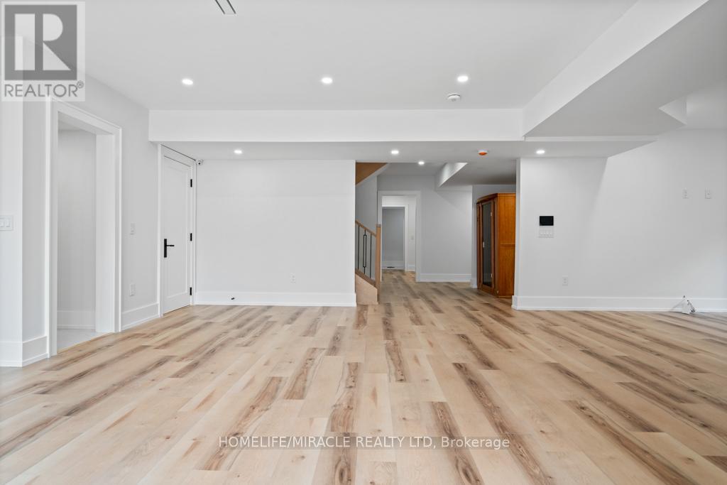 282 Maurice Drive, Oakville, Ontario L6K 2X3 - Photo 7 - W12573744