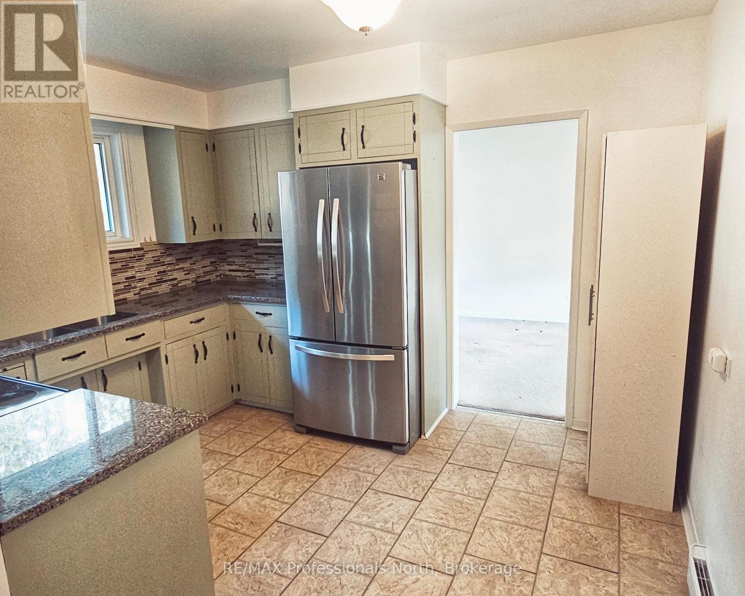 62 Riverside Drive, Huntsville, Ontario  P1H 1R6 - Photo 10 - X12573816