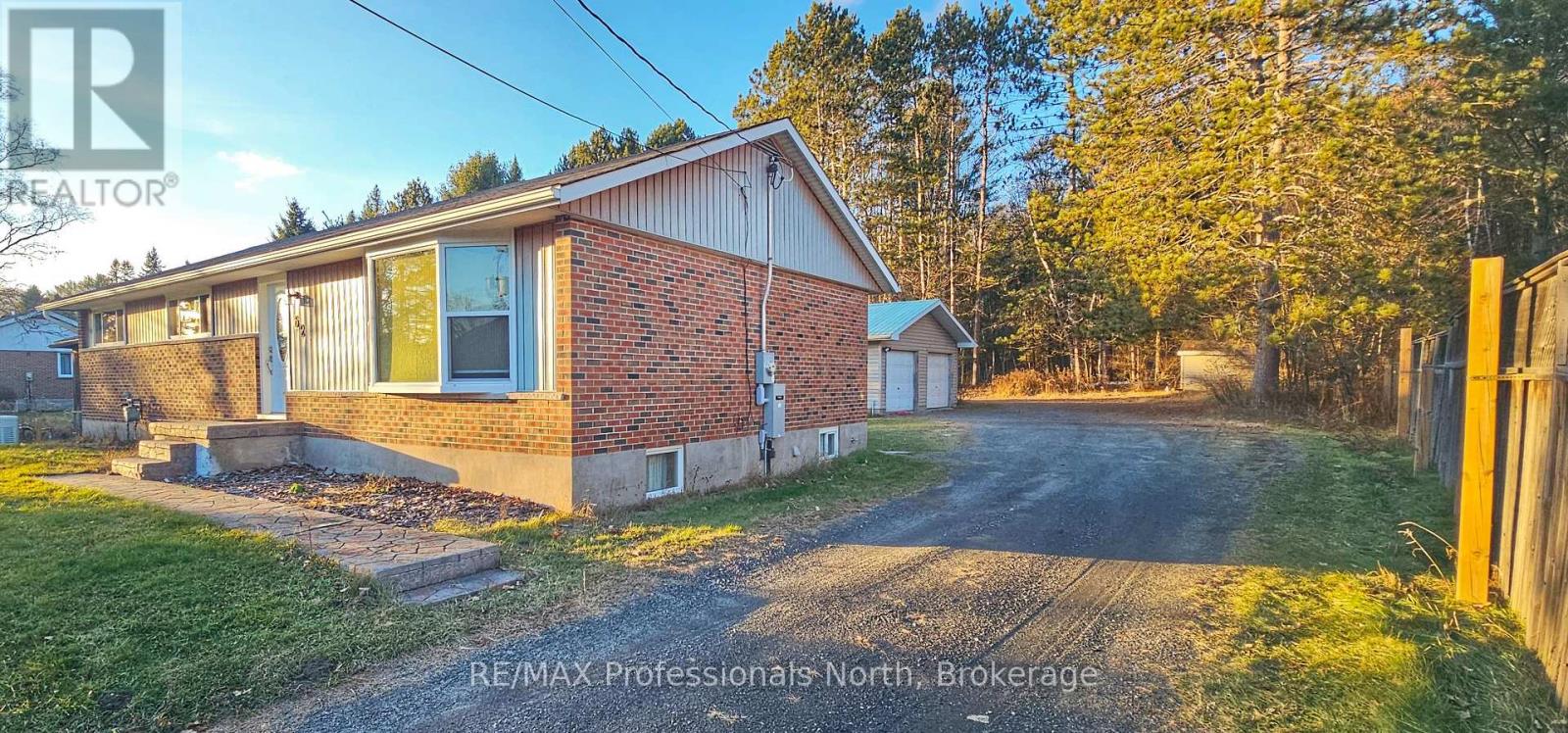 62 Riverside Drive, Huntsville, Ontario  P1H 1R6 - Photo 8 - X12573816