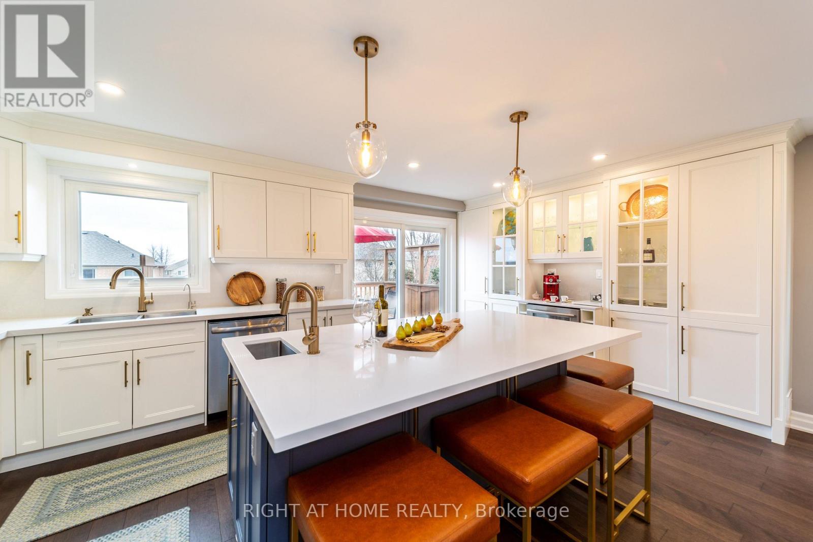 53 Primeau Drive, Aurora, Ontario  L4G 6Z3 - Photo 8 - N12573810