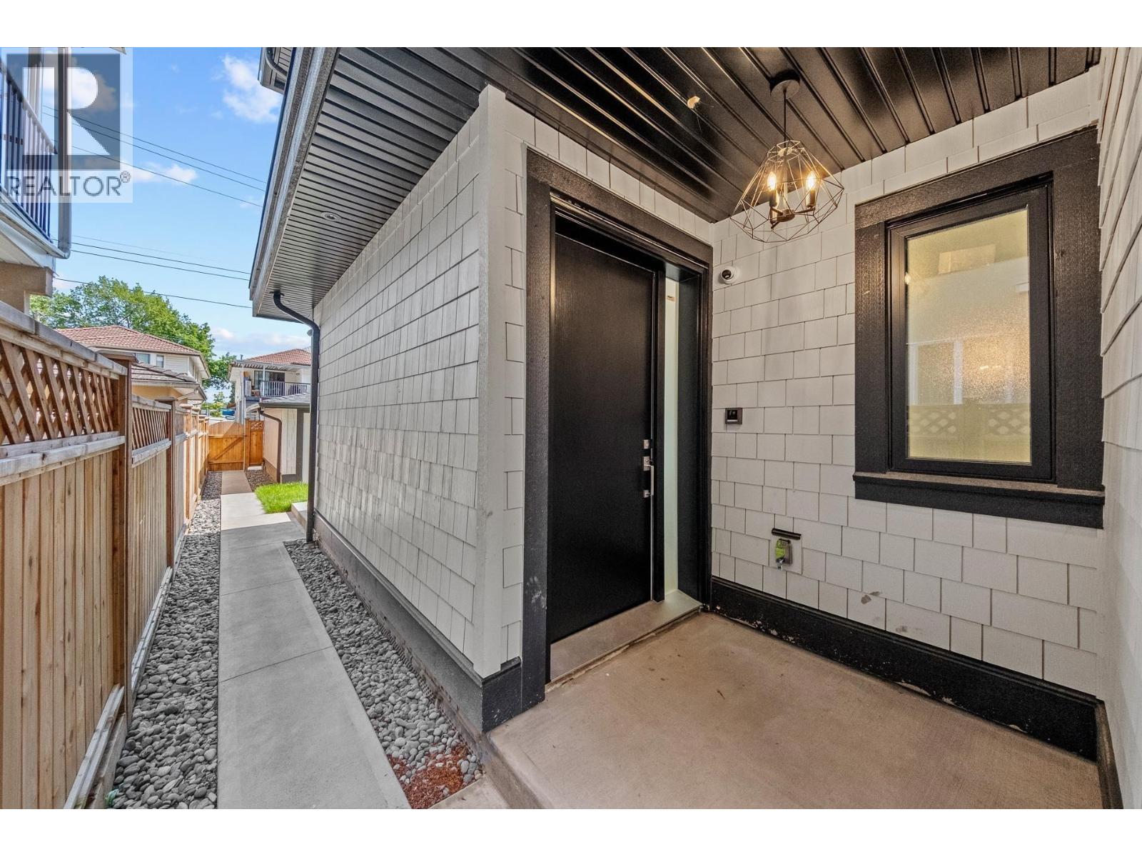 2 4650 Gothard Street, Vancouver, British Columbia  V5R 3K7 - Photo 2 - R3068401