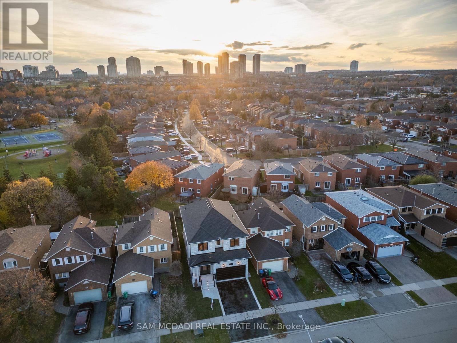 4584 Full Moon Circle, Mississauga, Ontario  L4Z 2N6 - Photo 2 - W12573820