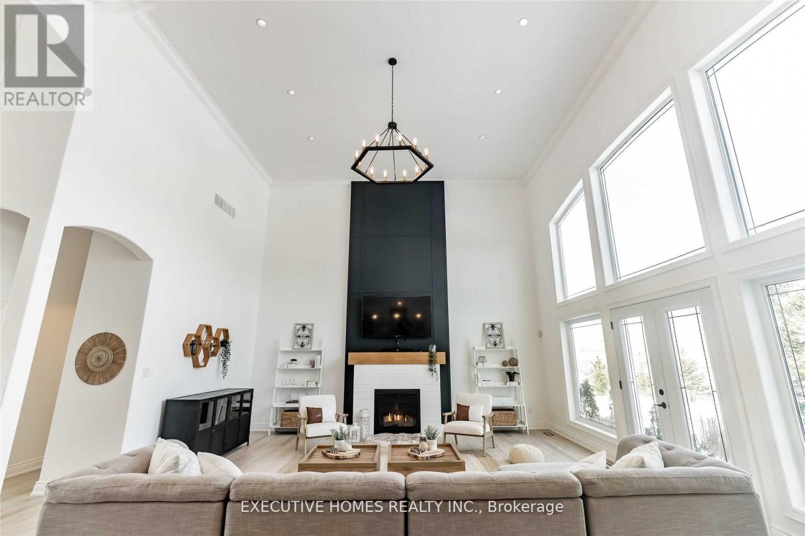 769 MUD STREET E, Hamilton, Ontario