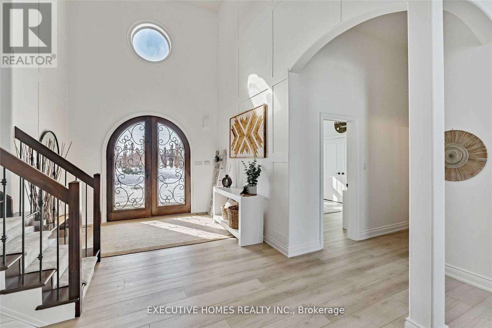 769 Mud Street E, Hamilton, Ontario  L8J 3B9 - Photo 2 - X12573794