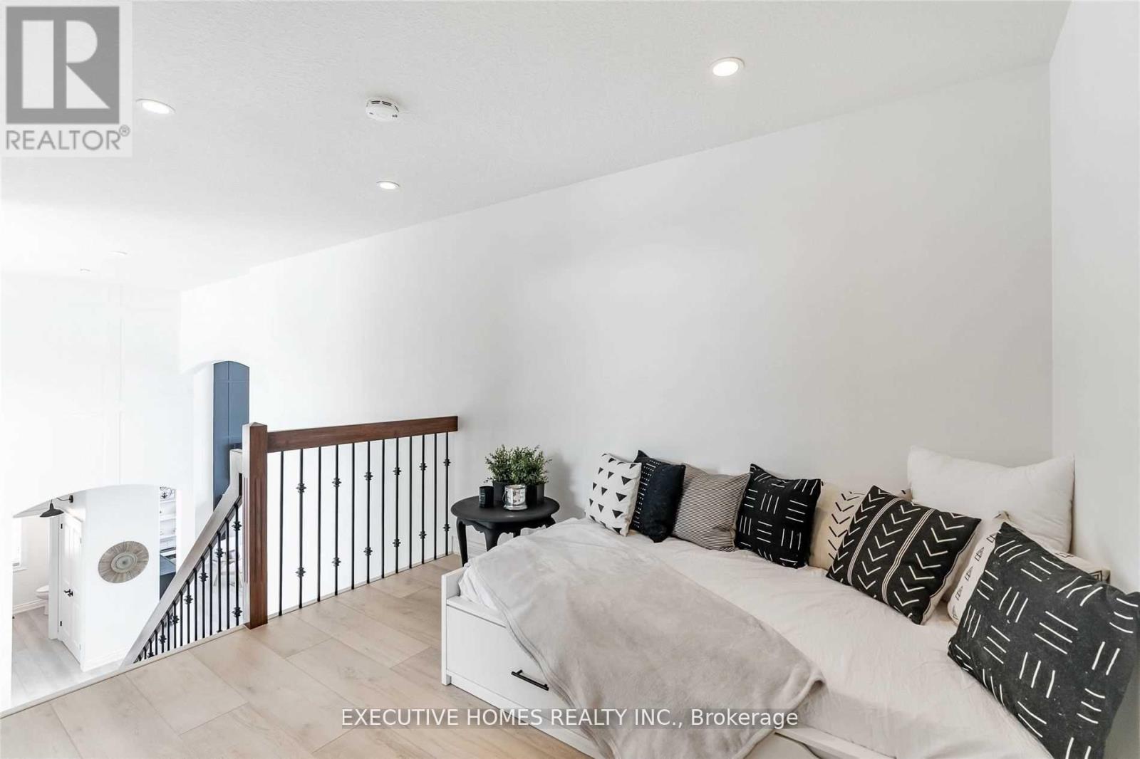 769 Mud Street E, Hamilton, Ontario  L8J 3B9 - Photo 9 - X12573794