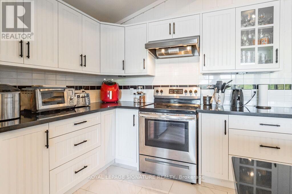 1127 Sunny Lake Road, Gravenhurst, Ontario  P1P 0G3 - Photo 11 - X12573804