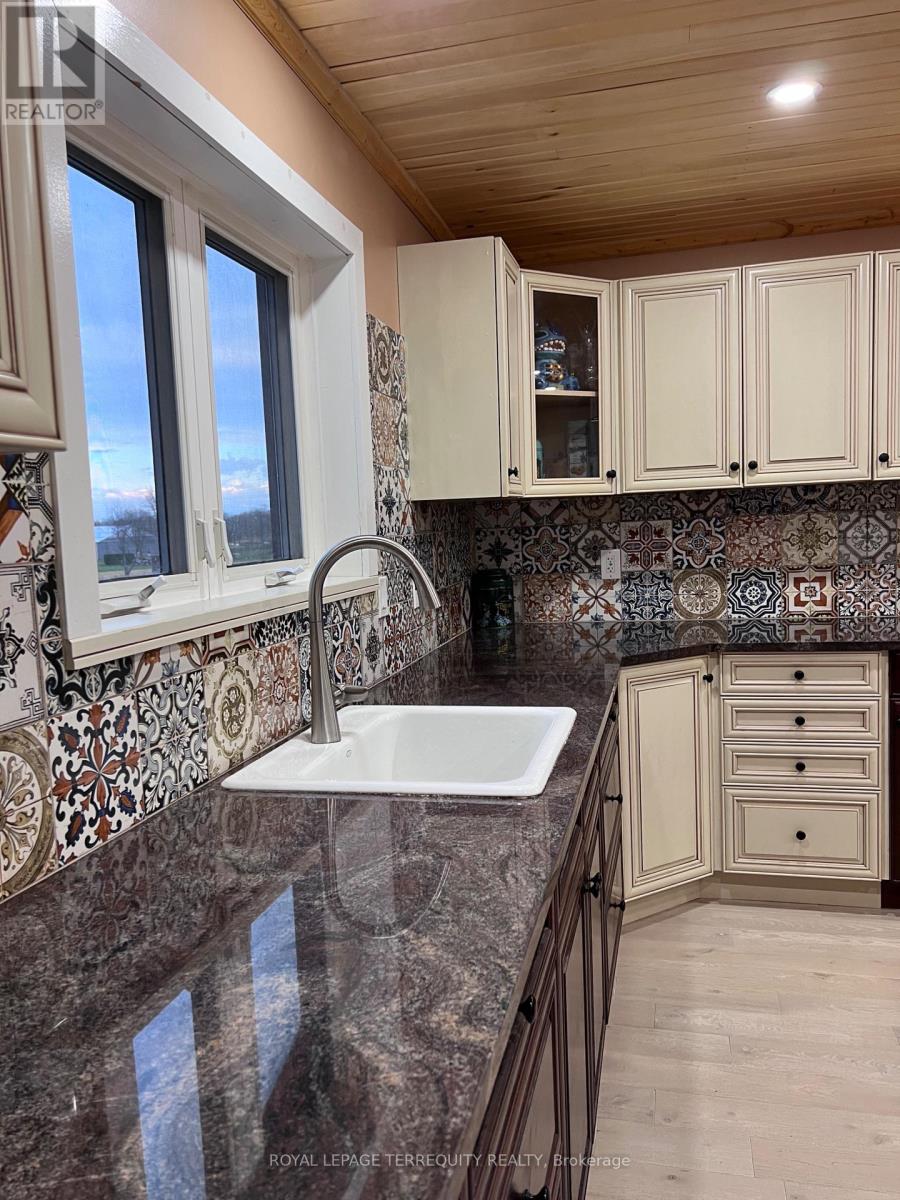 189 East Hungerford Road, Tweed, Ontario  K0K 3J0 - Photo 9 - X12122531