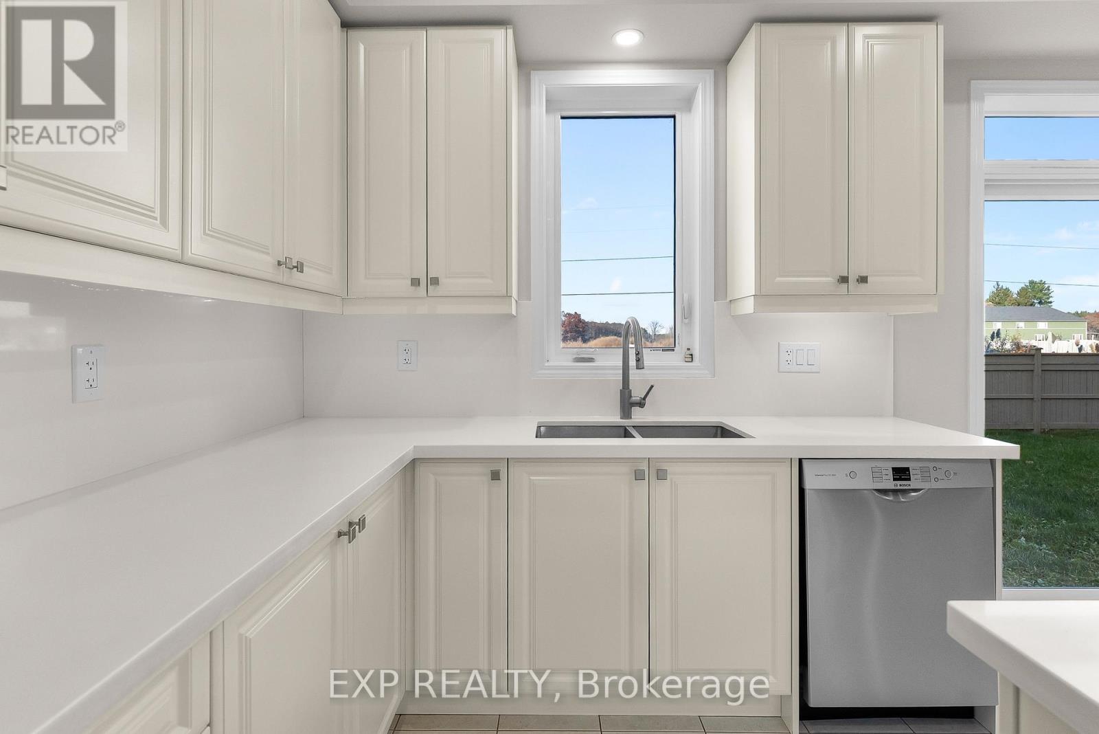 24 Esther Crescent, Thorold, Ontario L3B 5N5 - Photo 18 - X12551268