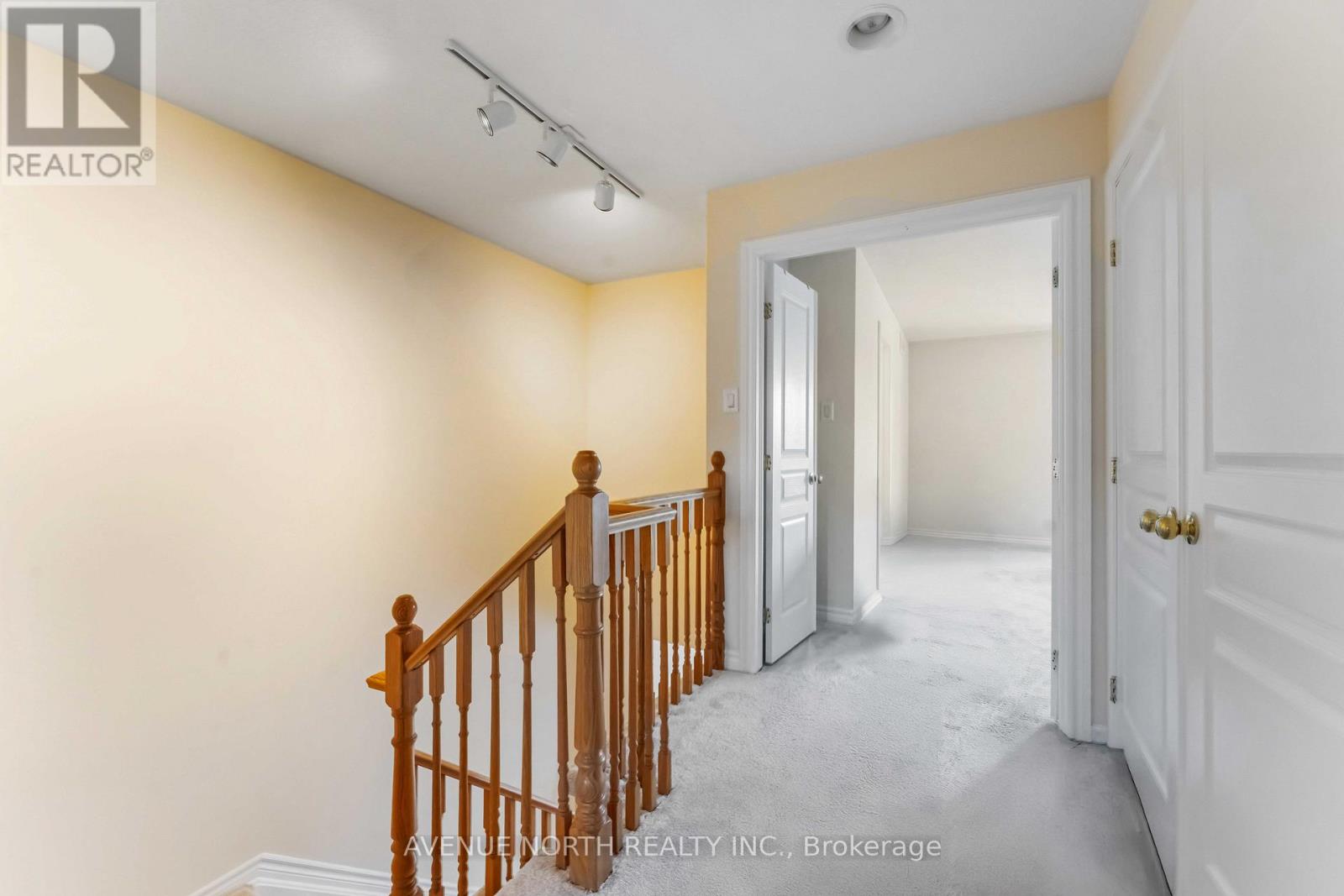 241 Waymark Crescent, Ottawa, Ontario K2M 0A6 - Photo 8 - X12573842